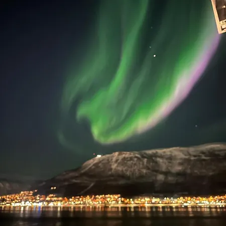 Aurora One - Oceanfront Leilighet *